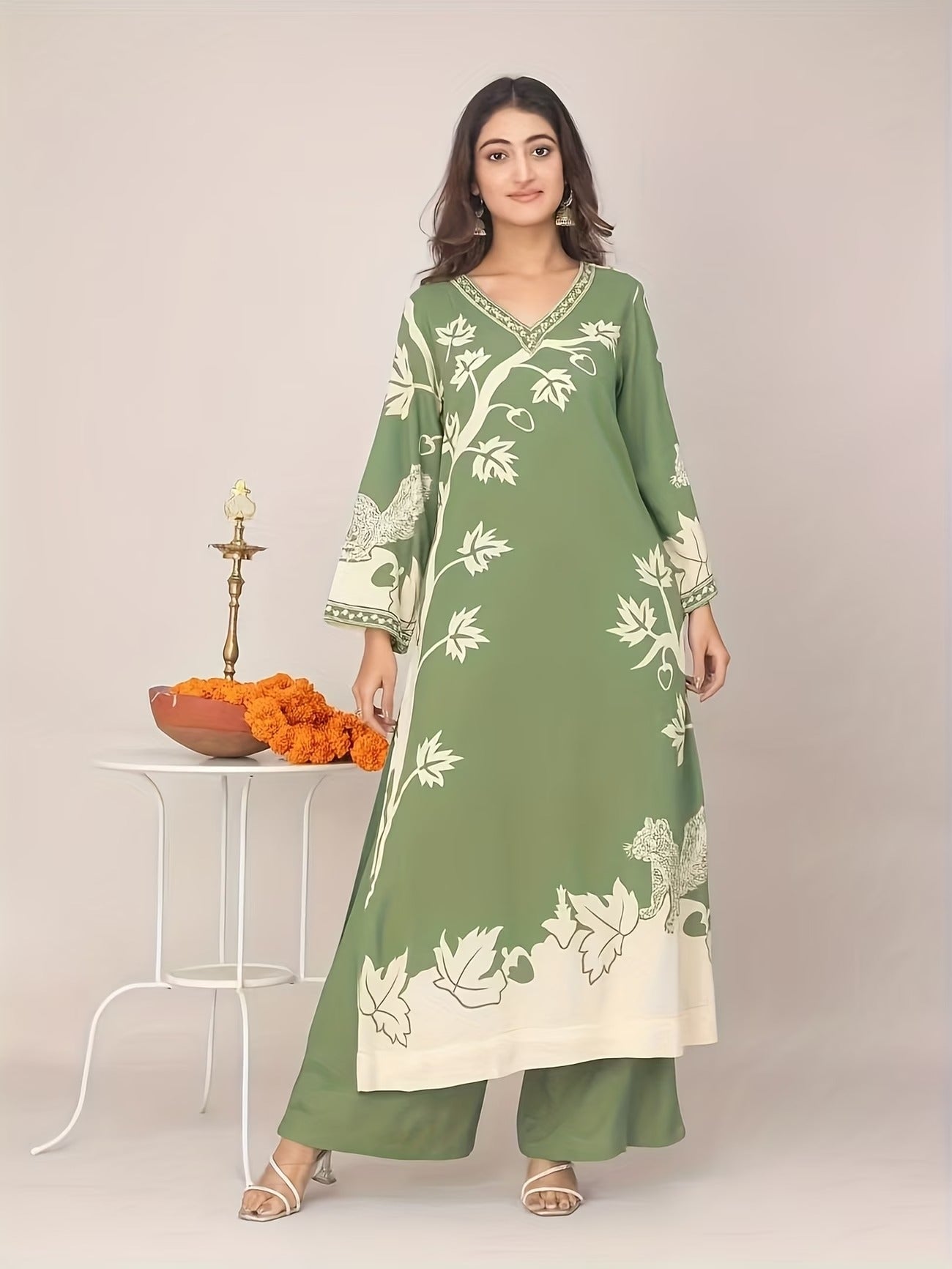 Women’s Printed Traditional Two-Piece Set – Tree & Squirrel Pattern Long Sleeve Loose Top with Matching Pants (2025 Bestseller Ethnic Style