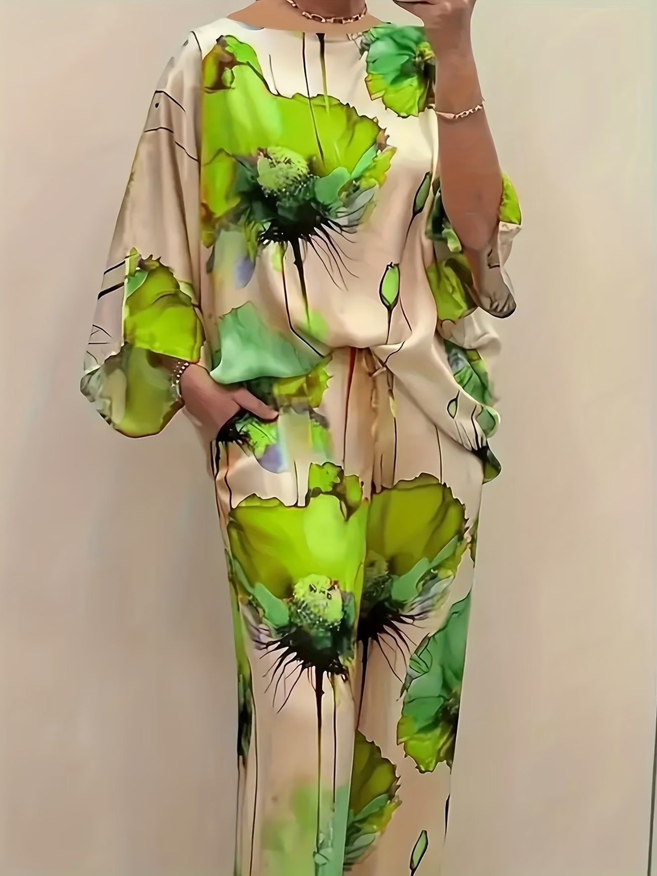 Plus Size Women’s Satin Floral Co-Ord Set – Round Neck Top with Elastic Waist Wide-Leg Pants | Elegant & Comfortable Two-Piece Outfit