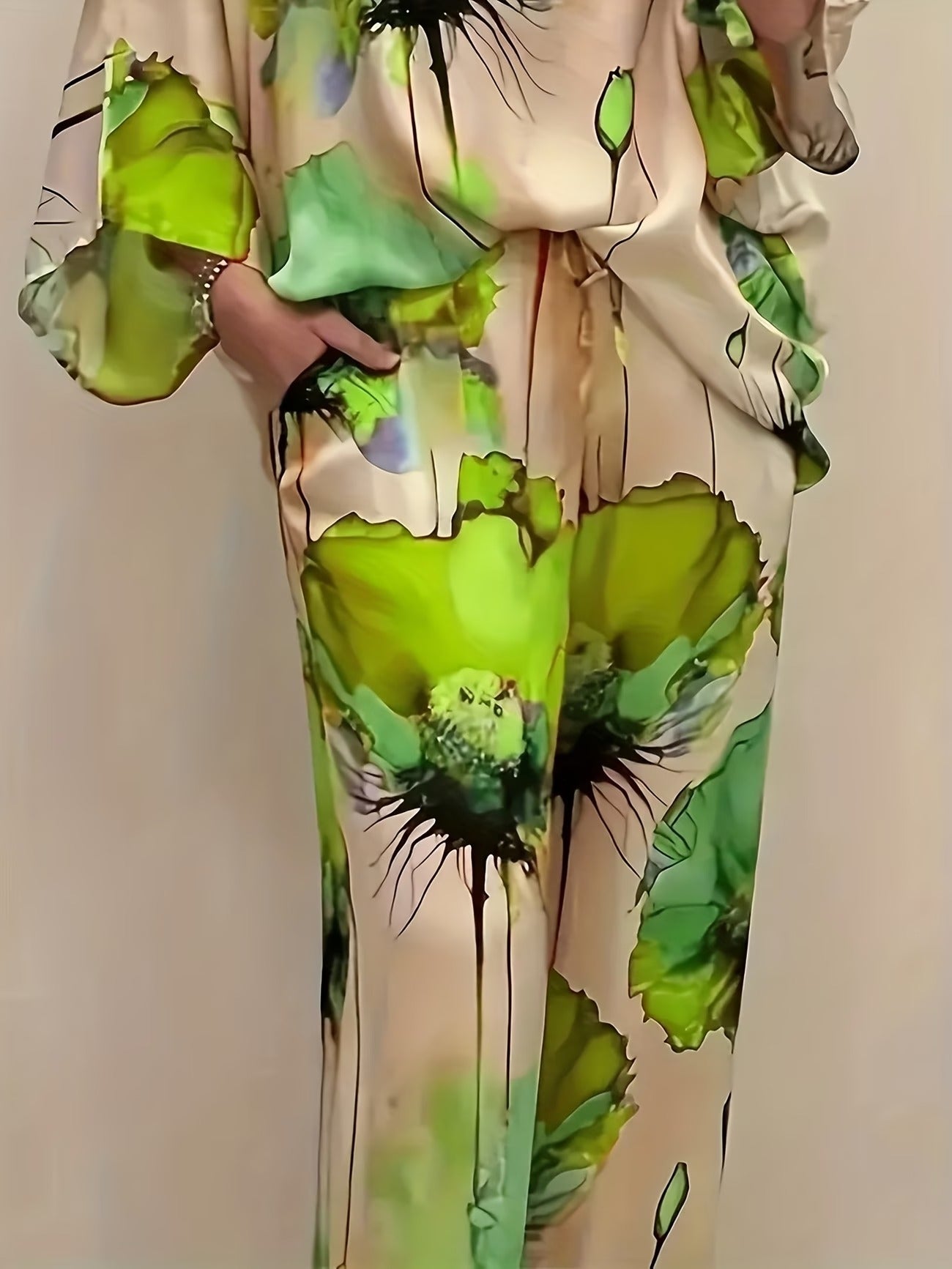 Plus Size Women’s Satin Floral Co-Ord Set – Round Neck Top with Elastic Waist Wide-Leg Pants | Elegant & Comfortable Two-Piece Outfit