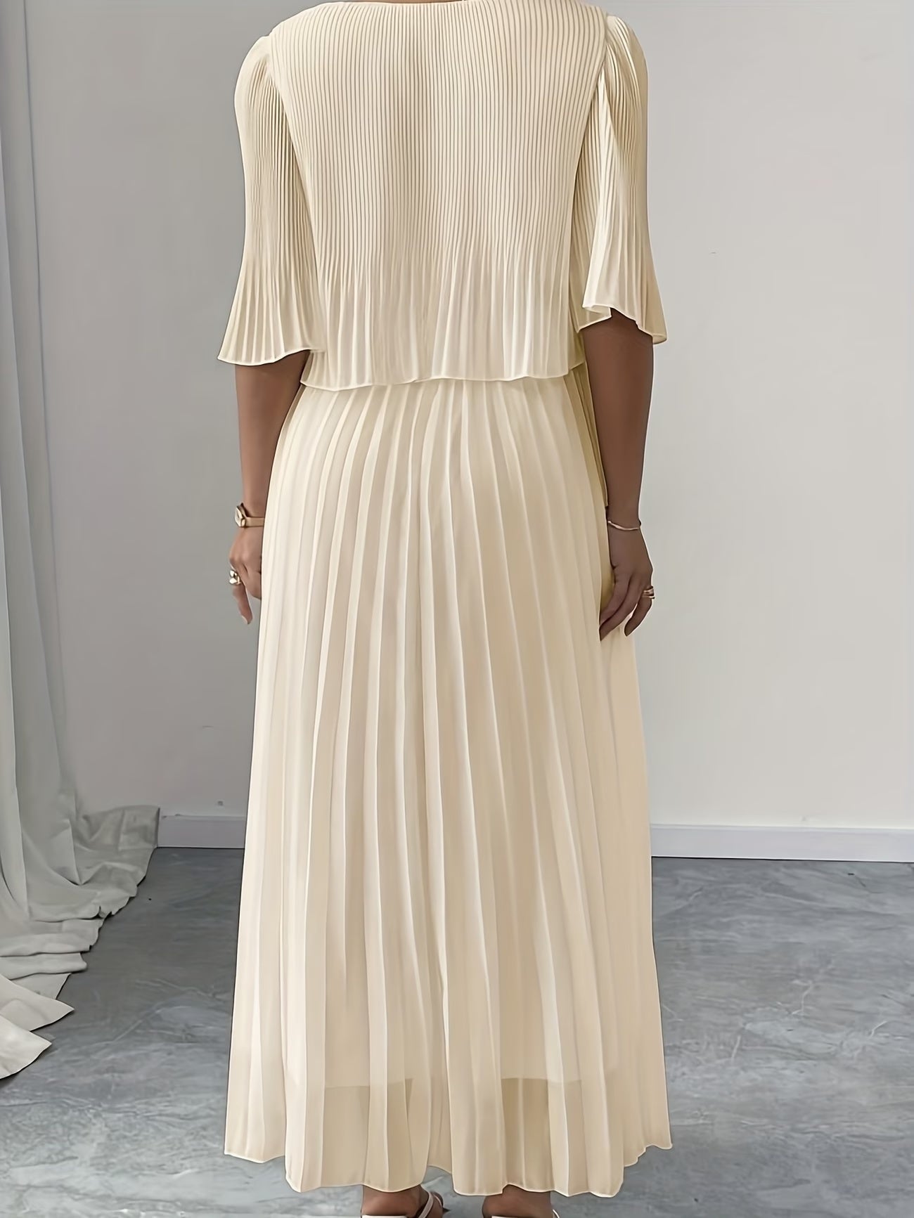 Elegant Plus Size Pleated Dress – Solid Color Fashionable European Style Women's Outfit